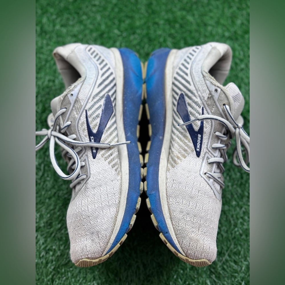 Brooks Men’s Ghost 12 Athletic Running Shoes‎ with Cushioned Midsoles Size 9.5